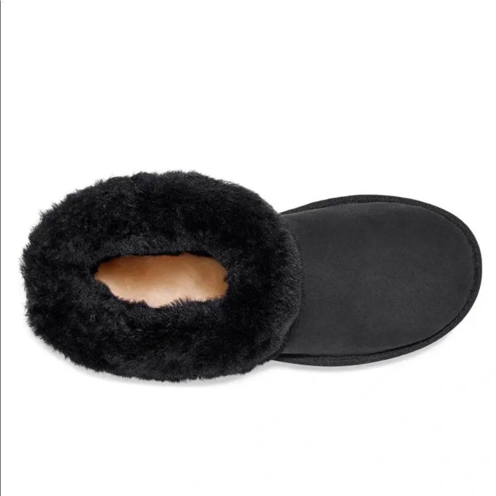 UGG Women’s Short Fluff Black Ankle Boots Size 6 NWT